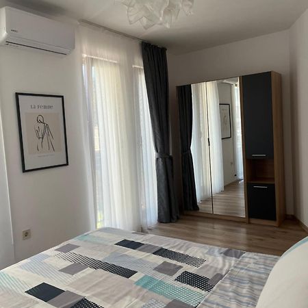 Azzurro Premium Apartment On Bulevard Bogoridi Burgas Bagian luar foto