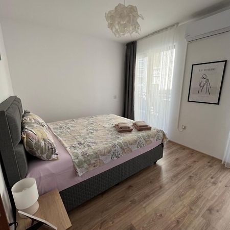 Azzurro Premium Apartment On Bulevard Bogoridi Burgas Bagian luar foto