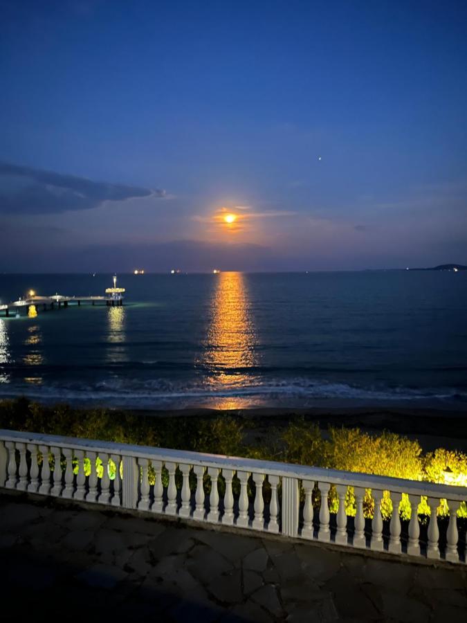 Azzurro Premium Apartment On Bulevard Bogoridi Burgas Bagian luar foto