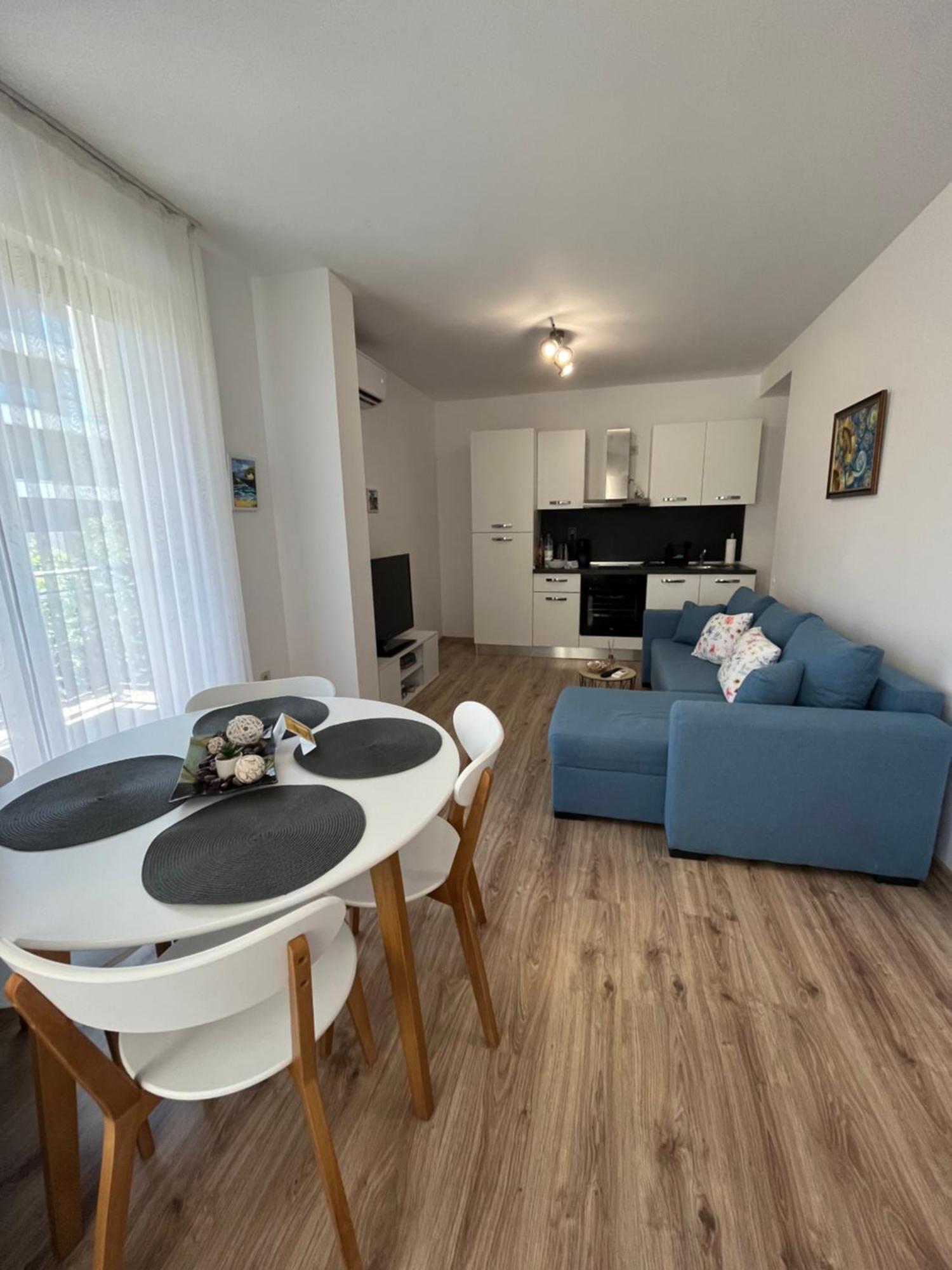 Azzurro Premium Apartment On Bulevard Bogoridi Burgas Bagian luar foto