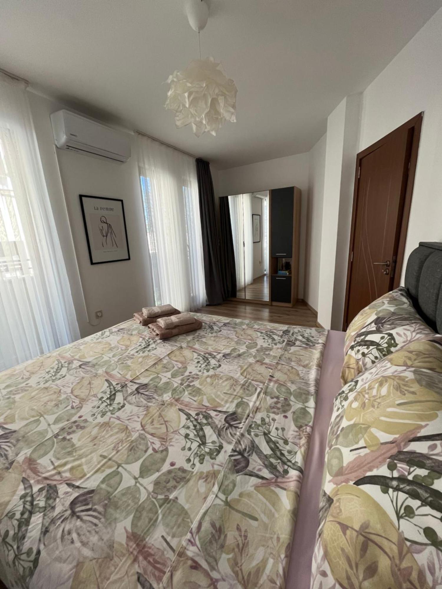 Azzurro Premium Apartment On Bulevard Bogoridi Burgas Bagian luar foto