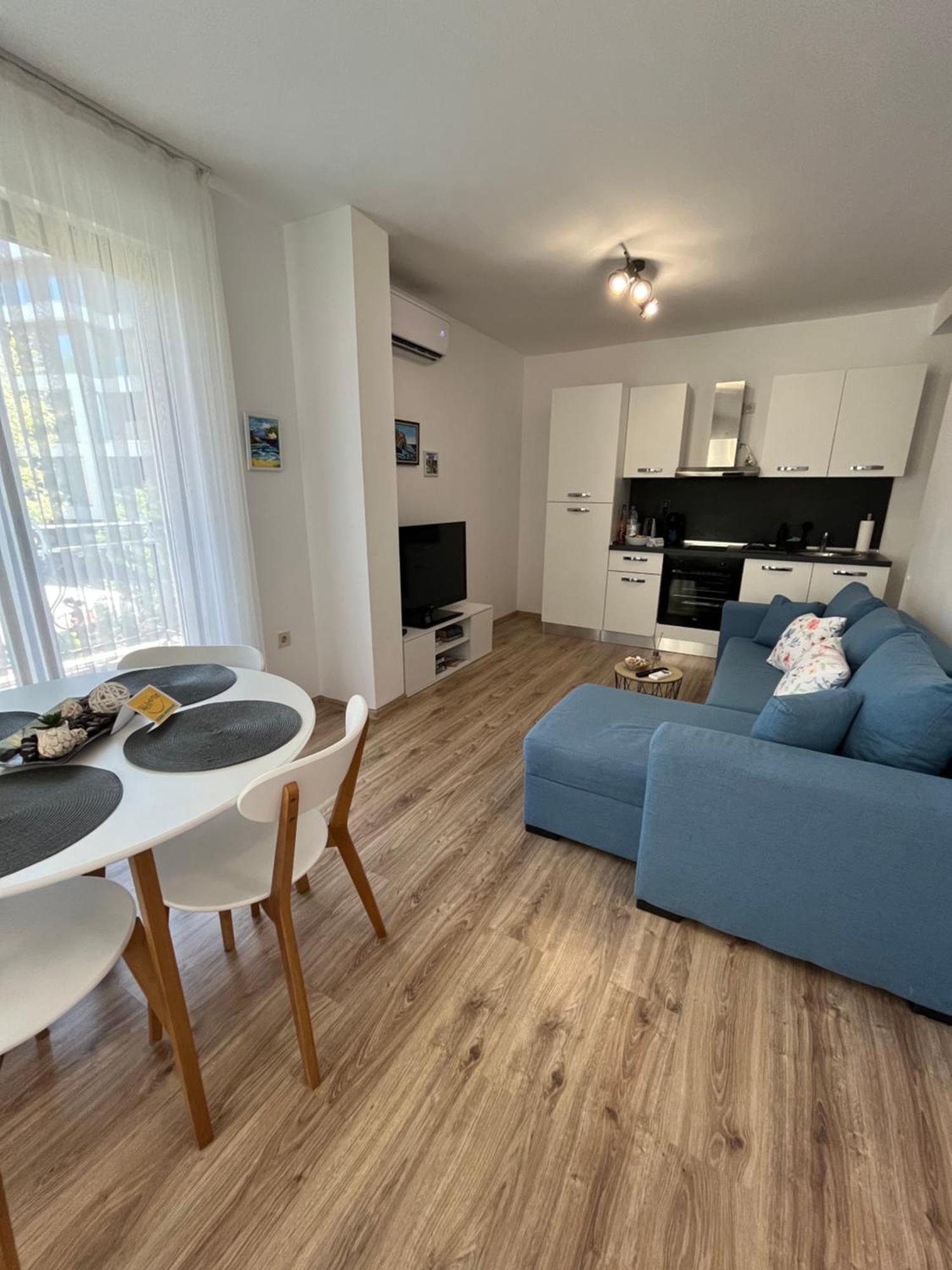 Azzurro Premium Apartment On Bulevard Bogoridi Burgas Bagian luar foto